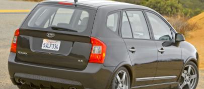 Kia Rondo SX (2007) - picture 4 of 5