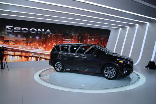 Kia Sedona New York (2014) - picture 8 of 13
