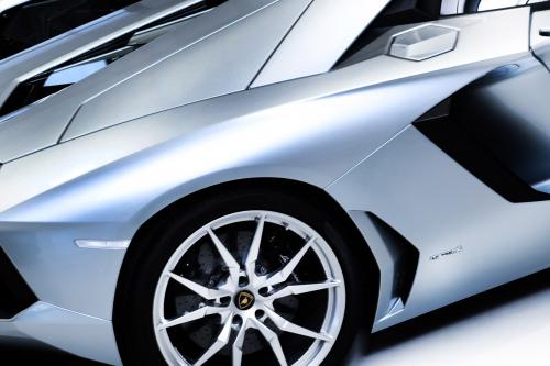 Lamborghini Aventador LP 700-4 Roadster (2013) - picture 25 of 27