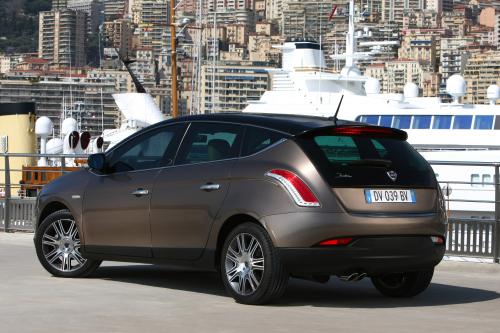 Lancia Delta 1.8 DiTurbo (2009) - picture 9 of 26