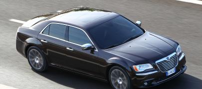 Lancia Thema AWD (2012) - picture 12 of 17