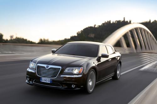Lancia Thema AWD (2012) - picture 8 of 17