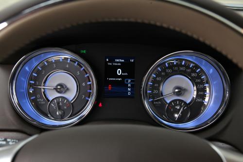 Lancia Thema AWD (2012) - picture 16 of 17