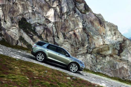Land Rover Discovery Sport (2015) - picture 16 of 44