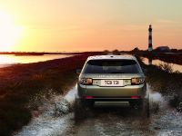 Land Rover Discovery Sport (2015) - picture 27 of 44