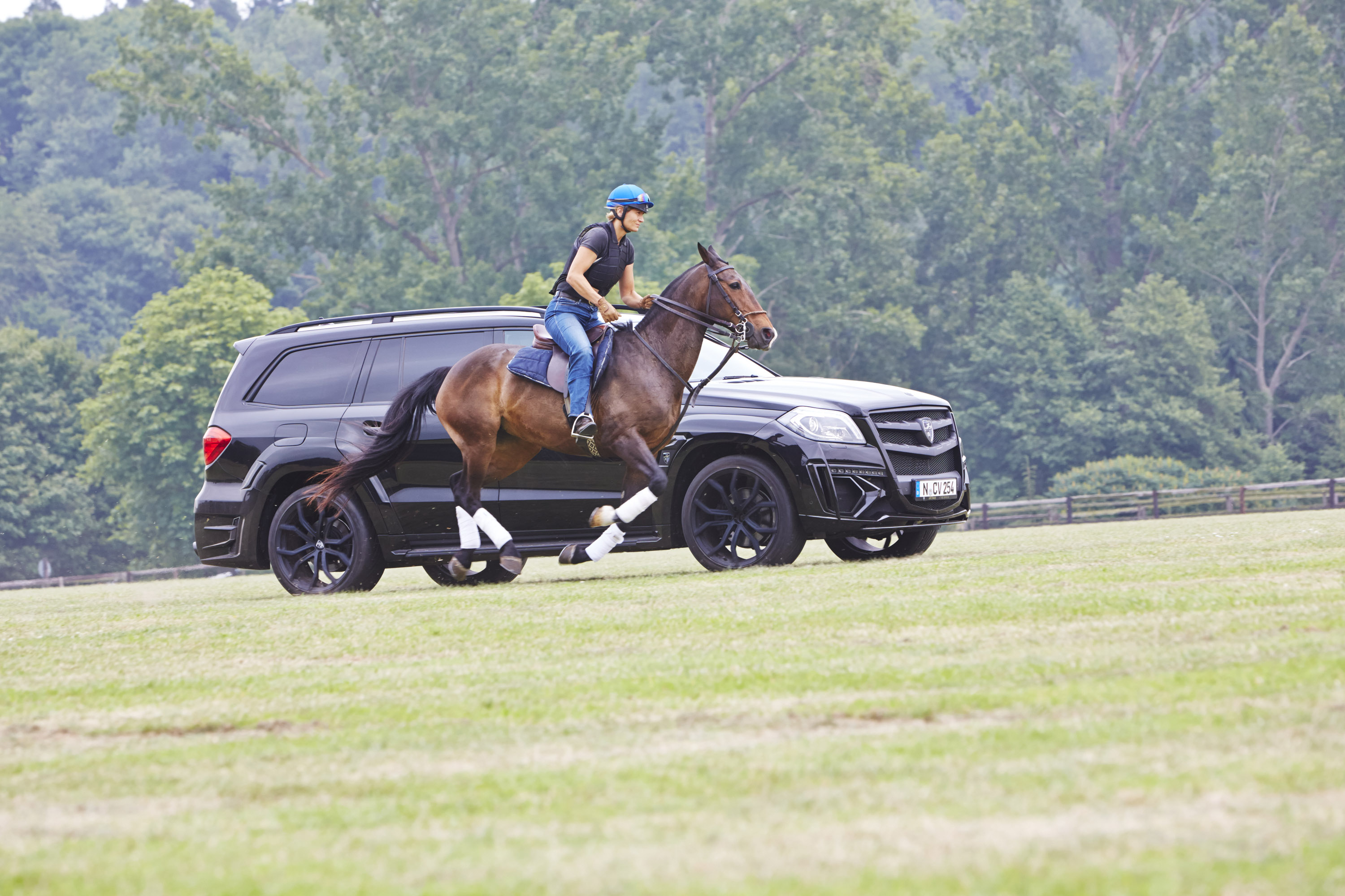 Larte Design Mercedes-Benz GL Black Crystal Movie