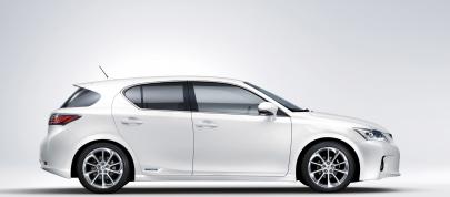 Lexus CT 200h (2011) - picture 4 of 22