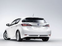 Lexus CT 200h (2011) - picture 6 of 22