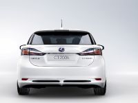 Lexus CT 200h (2011) - picture 7 of 22