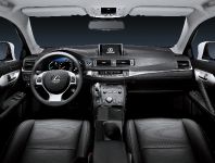 Lexus CT 200h (2011) - picture 8 of 22