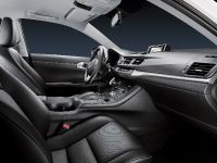 Lexus CT 200h (2011) - picture 10 of 22