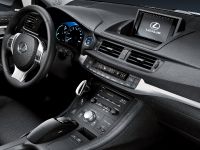 Lexus CT 200h (2011) - picture 11 of 22