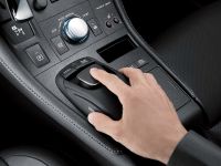 Lexus CT 200h (2011) - picture 13 of 22
