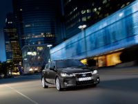Lexus CT 200h (2011) - picture 19 of 22