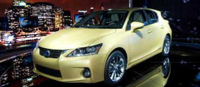 Lexus CT 200h Detroit (2011) - picture 4 of 4