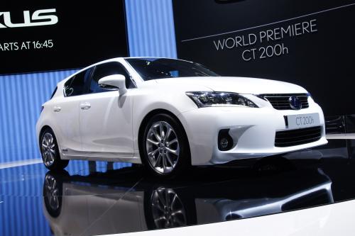 Lexus CT 200h Geneva (2010) - picture 1 of 2