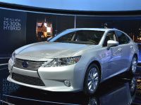 Lexus ES 300h Hybrid New York (2012) - picture 2 of 3