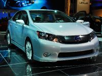 Lexus HS 250h Hybrid Detroit (2009) - picture 2 of 13