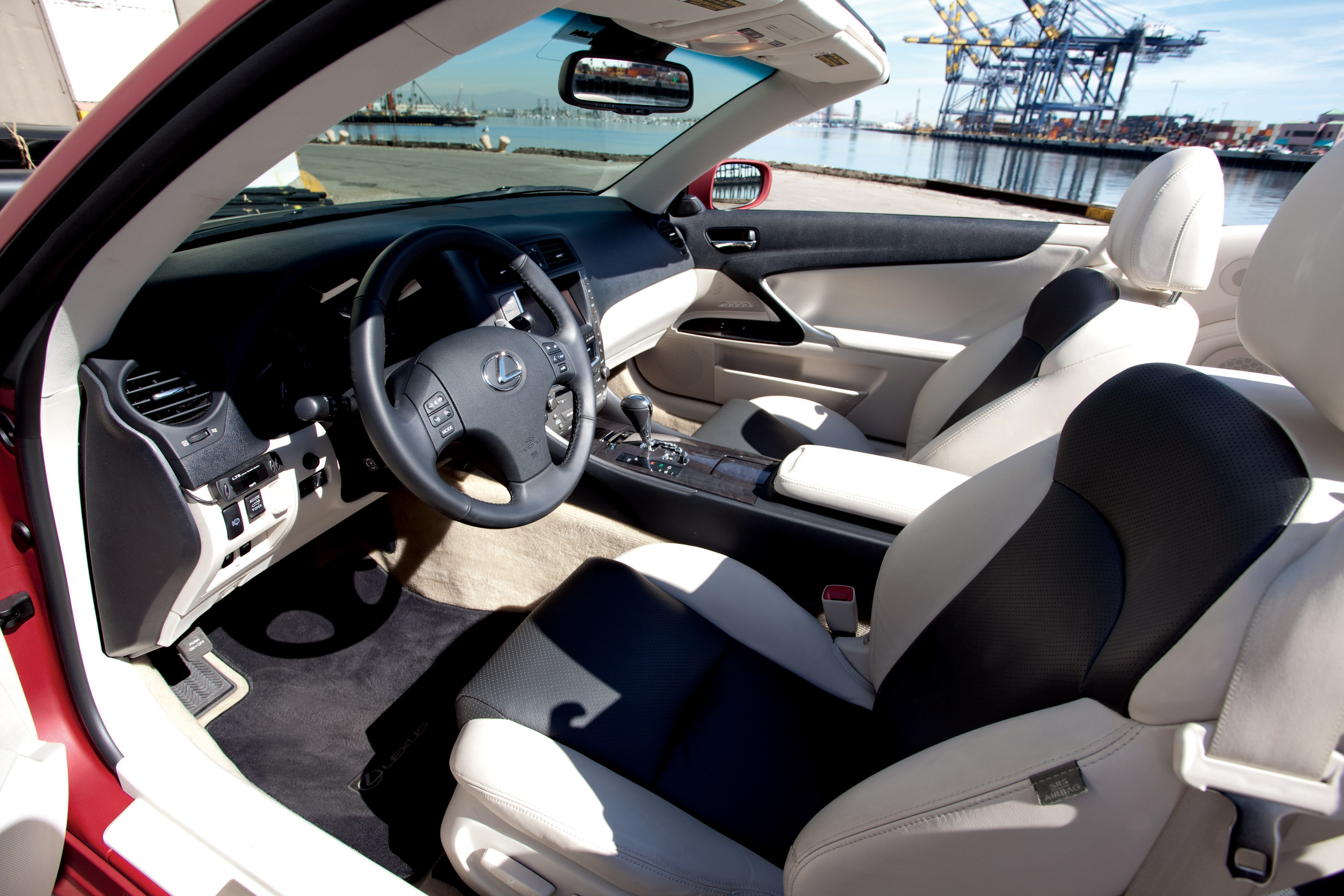 Lexus IS 350C VIP Auto Salon