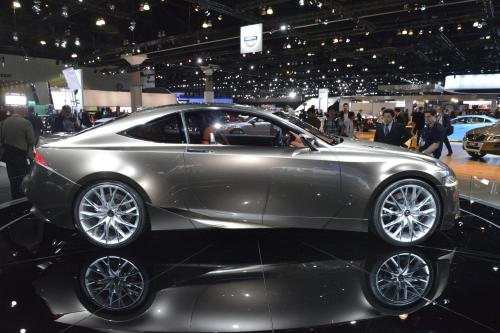 Lexus LF-CC Los Angeles (2012) - picture 8 of 17