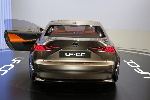Lexus LF-CC Paris (2012) - picture 8 of 10