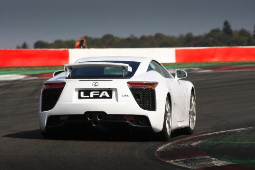 Lexus LFA (2011) - picture 17 of 27
