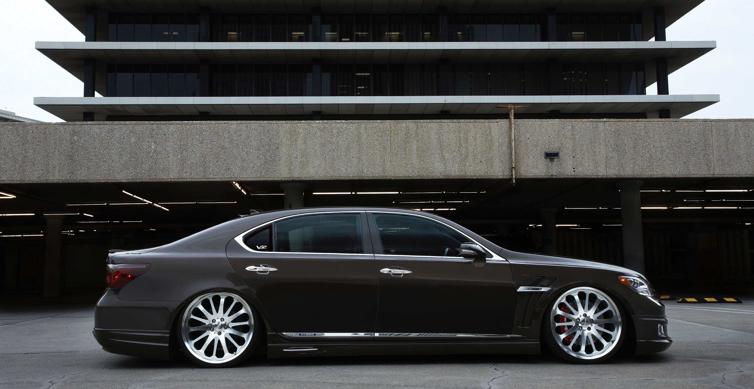 Lexus LS 600h L VIP Auto Salon