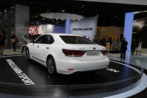 Lexus LS 600h Paris (2012) - picture 1 of 2