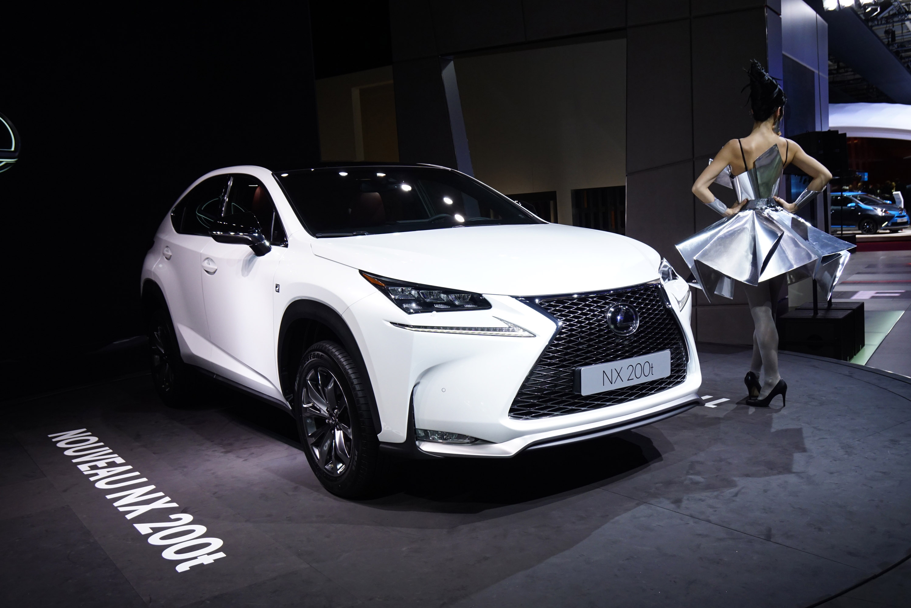 Lexus NX 200t Paris