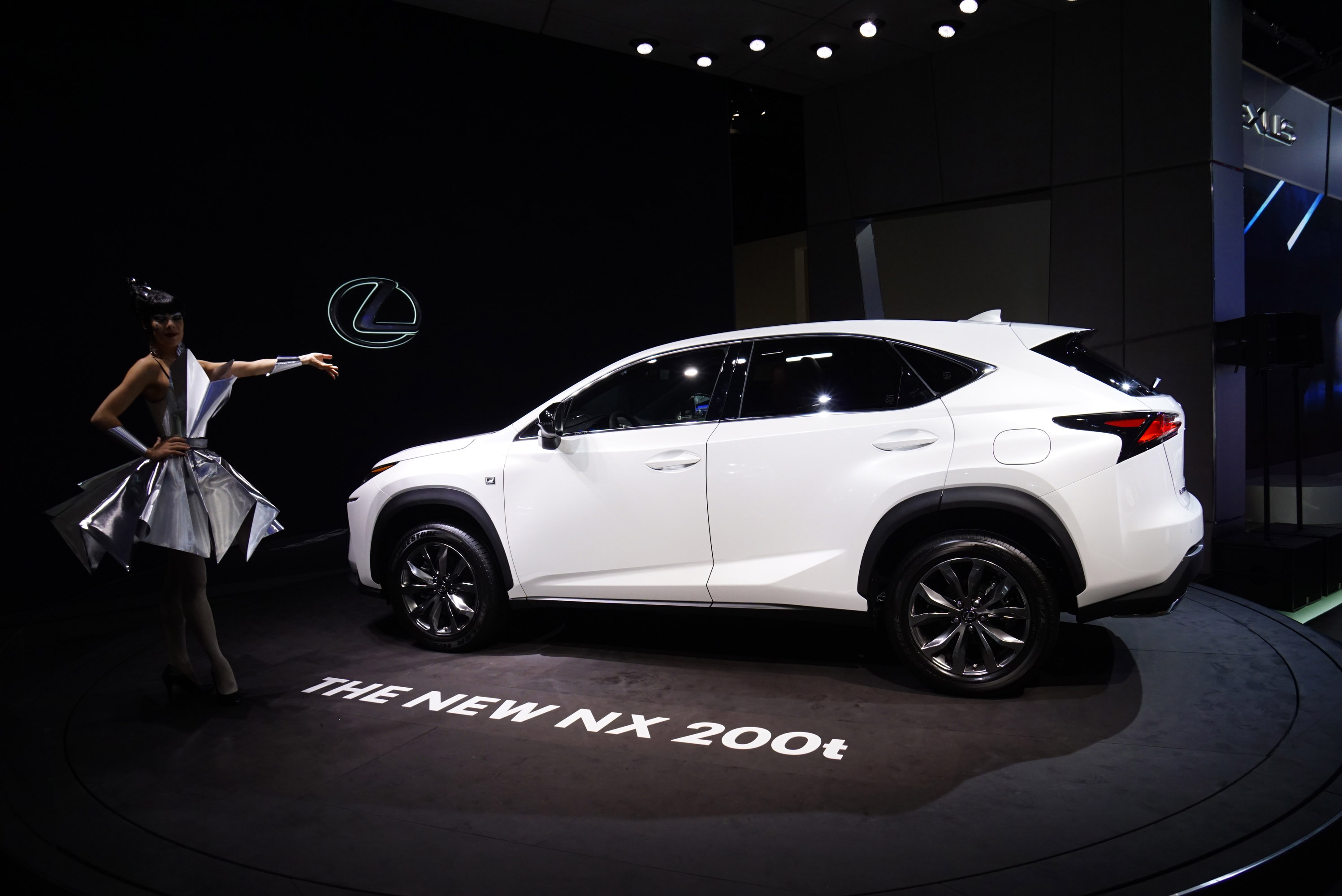 Lexus NX 200t Paris