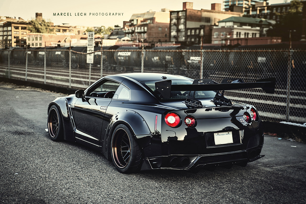 Liberty Walk Nissan GTR