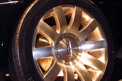 Lincoln MK 9 Concept (2001) - picture 25 of 77