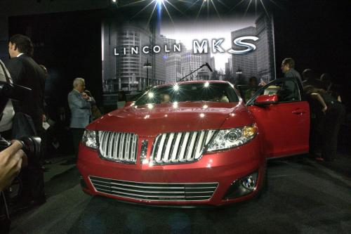 Lincoln MKS (2010) - picture 1 of 10