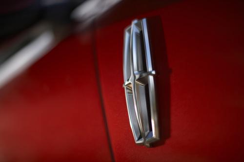 Lincoln MKS (2010) - picture 8 of 10