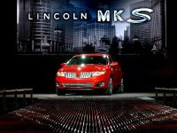 Lincoln MKS (2010) - picture 4 of 10