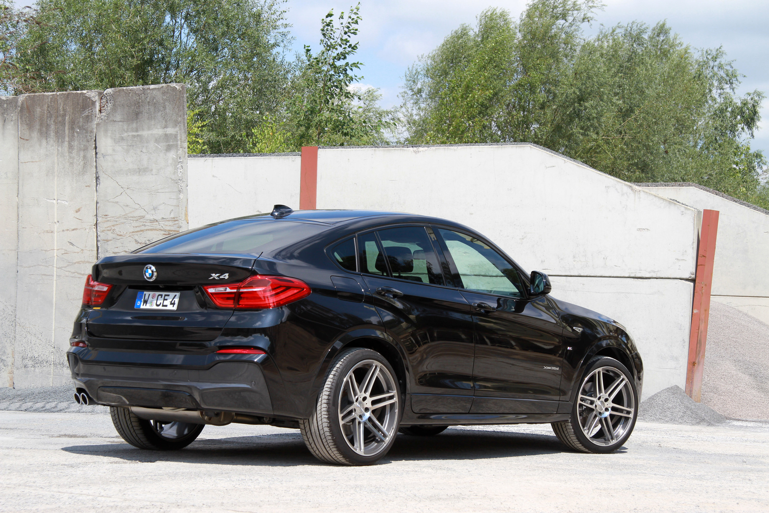 Manhart Racing BMW X4 F26