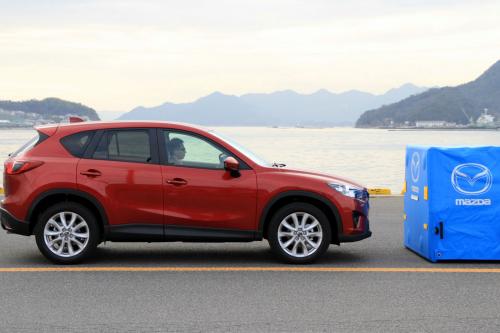 Mazda CX-5 with Smart City Brake Support (2012) - picture 1 of 5