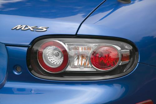 Mazda MX-5 Miata (2008) - picture 9 of 14