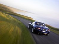 Mazda MX-5 Miata (2008) - picture 4 of 14