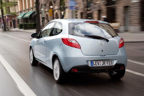 Mazda2 Three Door Diesel (2008) - picture 9 of 12