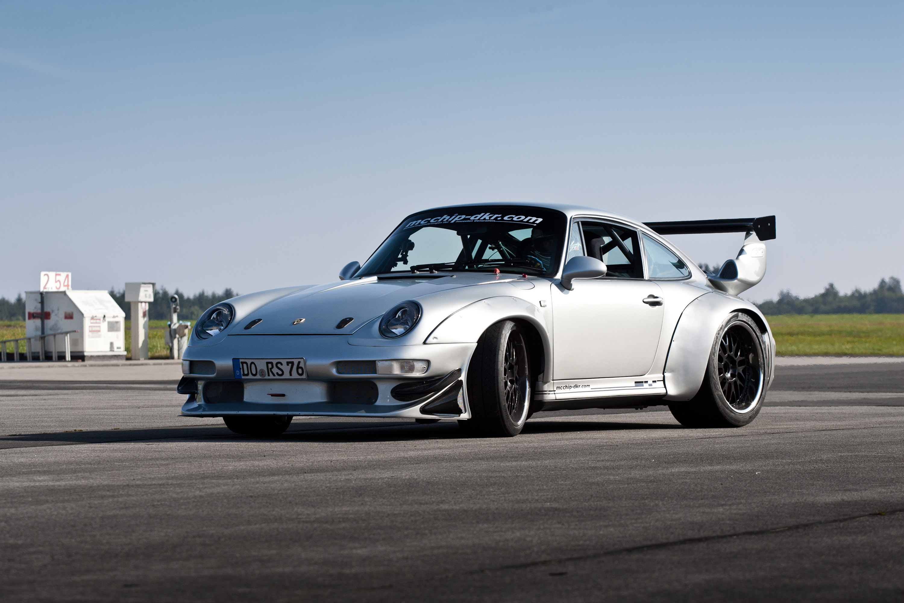 Mcchip-DKR Porsche 993 GT2 Turbo Widebody MC600