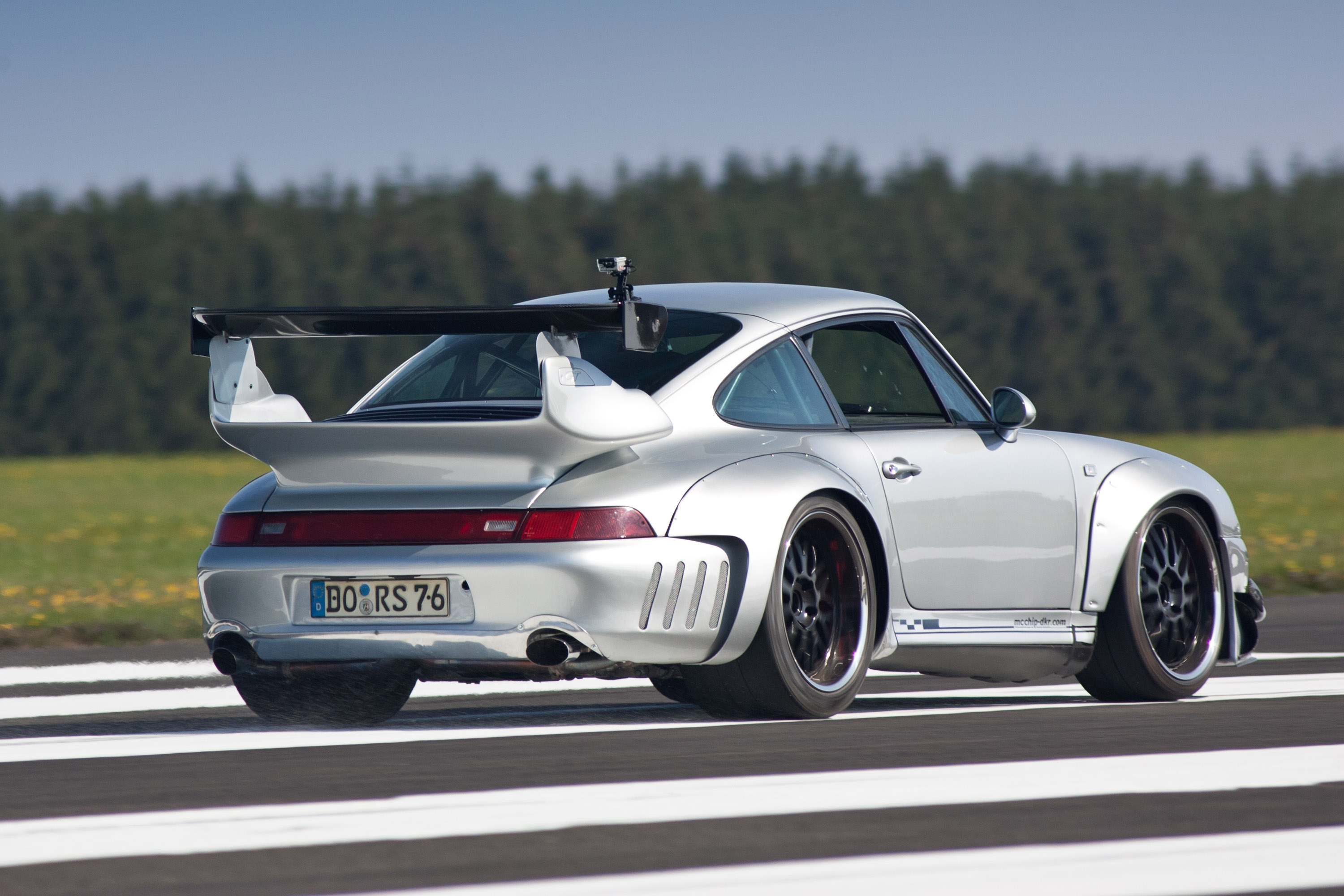 Mcchip-DKR Porsche 993 GT2 Turbo Widebody MC600