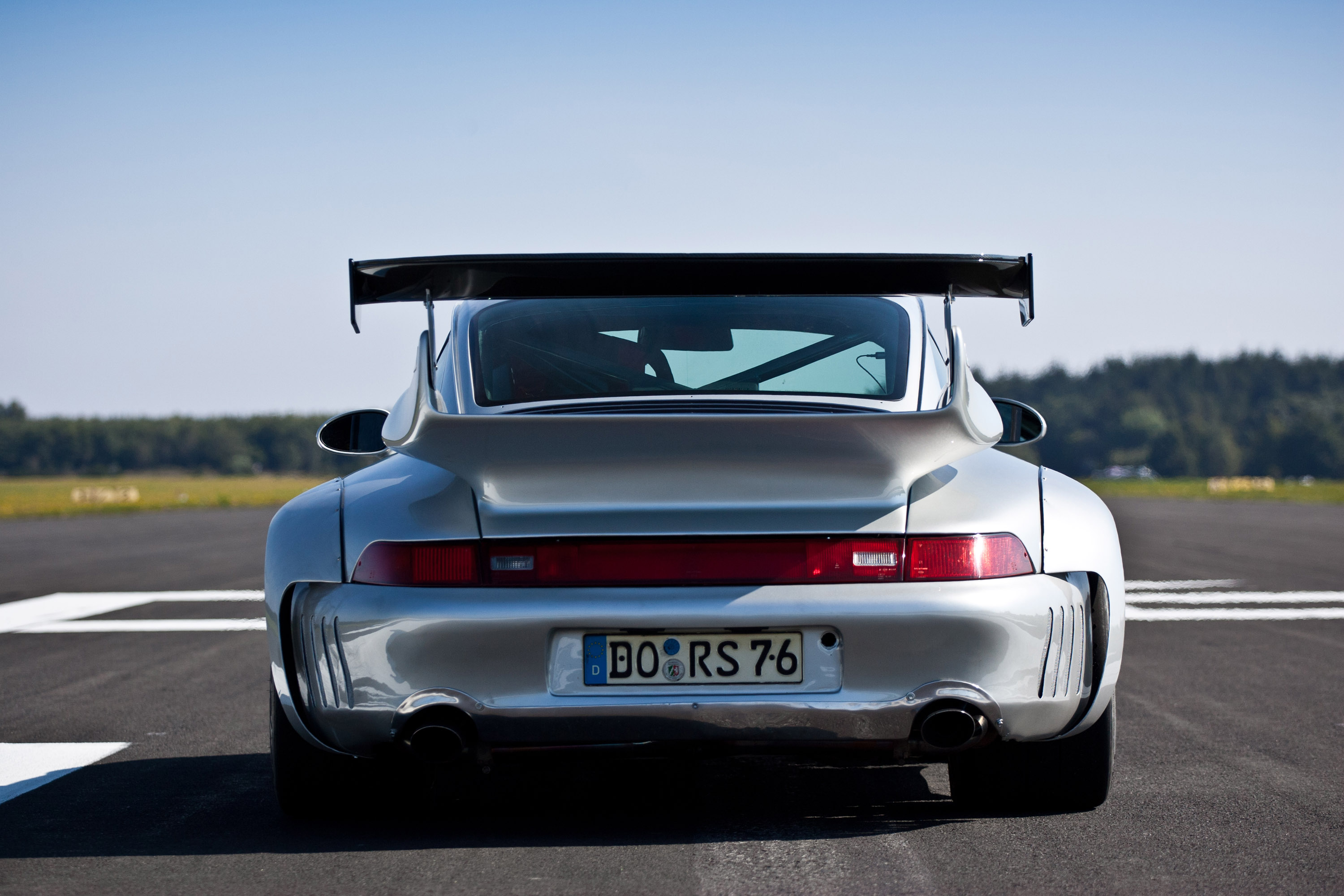 Mcchip-DKR Porsche 993 GT2 Turbo Widebody MC600