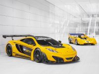 McLaren M8D Can-Am Racer And McLaren 12C GT Can-Am Edition (2013) - picture 2 of 3