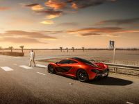 McLaren P1 in Bahrain (2013) - picture 4 of 10