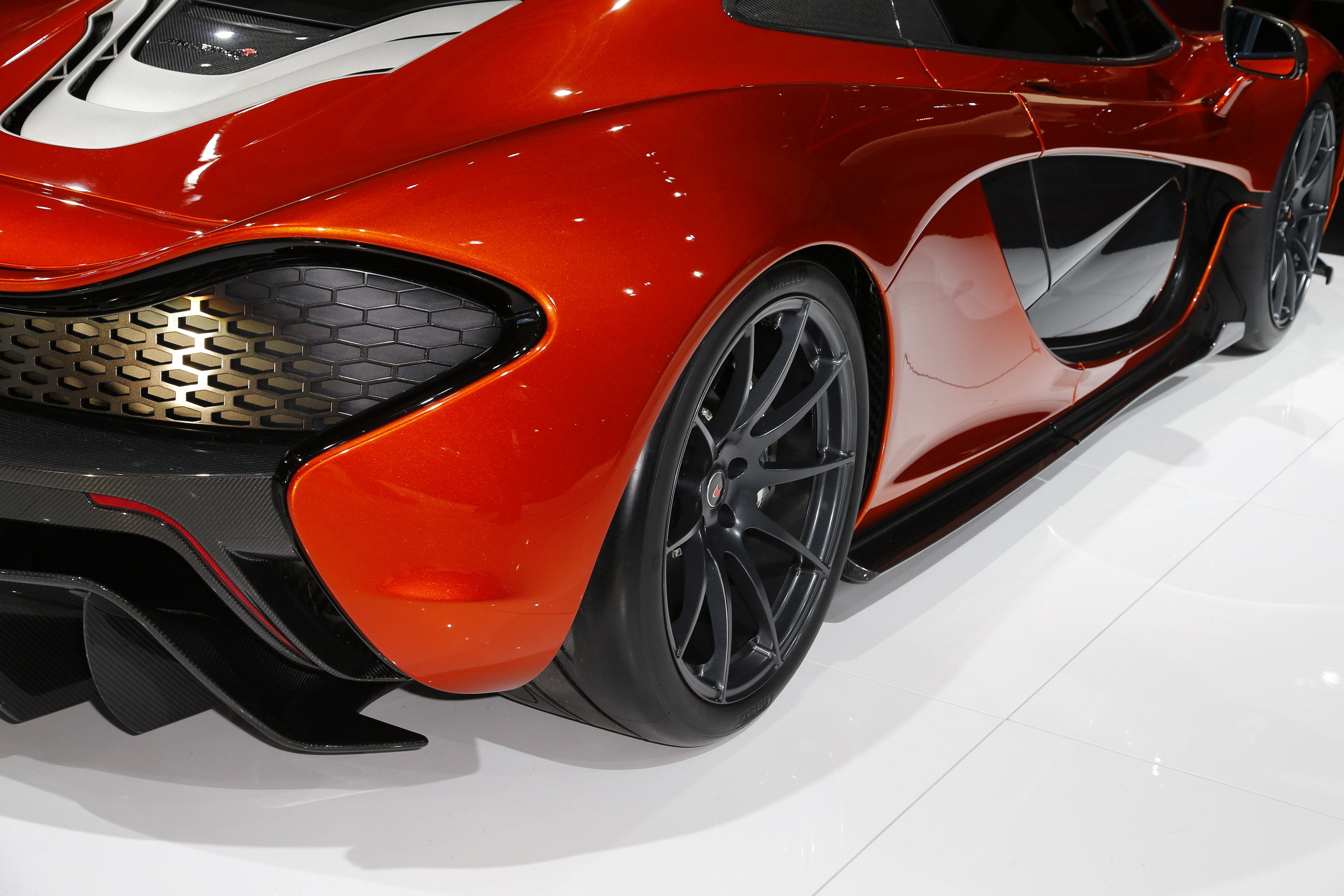 McLaren P1 Paris