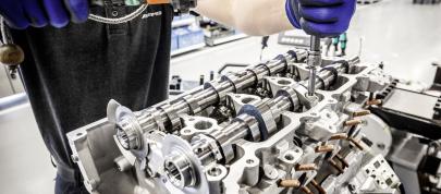 Mercedes-Benz AMG 4.0 liter V8 Bi-Turbo (2014) - picture 7 of 10