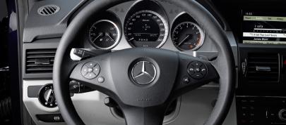 Mercedes-Benz iphone connection (2008) - picture 4 of 7