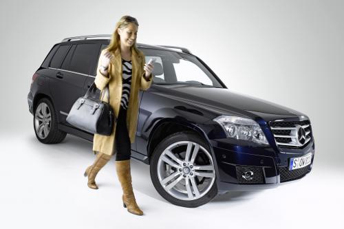 Mercedes-Benz iphone connection (2008) - picture 1 of 7