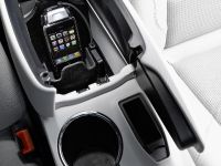 Mercedes-Benz makes in-car iPhone connection (2008) - picture 3 of 7